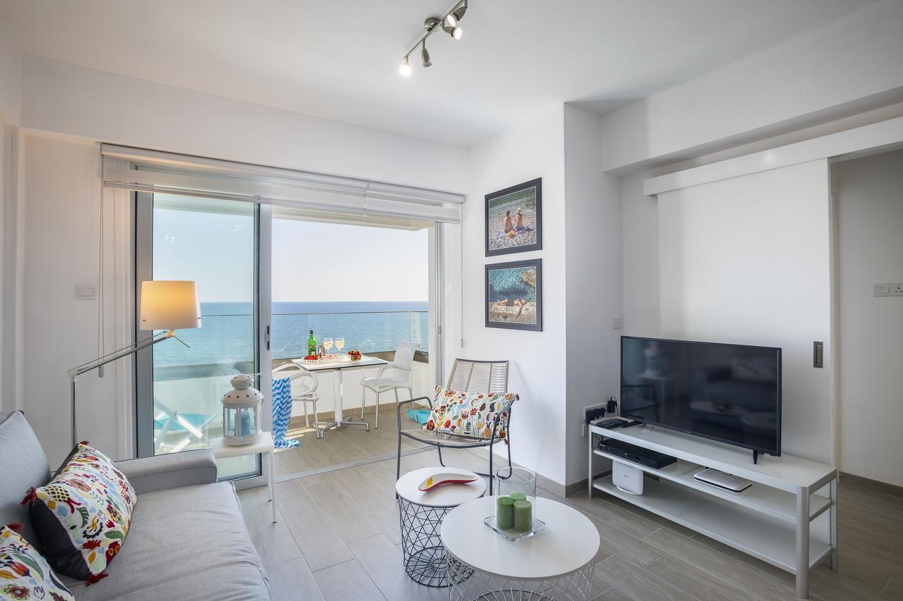 Mackenzie Zoe Seafront Suite Larnaca Dış mekan fotoğraf